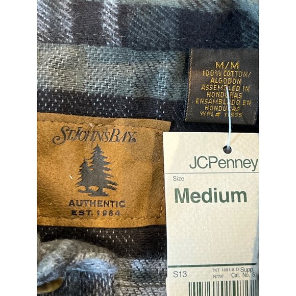 St. John’s Bay Buffalo Plaid Flannel Long Sleeve Button Down Size M - Picture 7 of 8